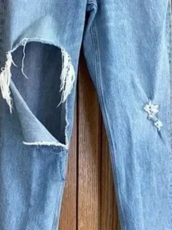 Abercrombie & Fitch distressed ultra high rise 90s straight leg jeans. - Picture 3 of 3